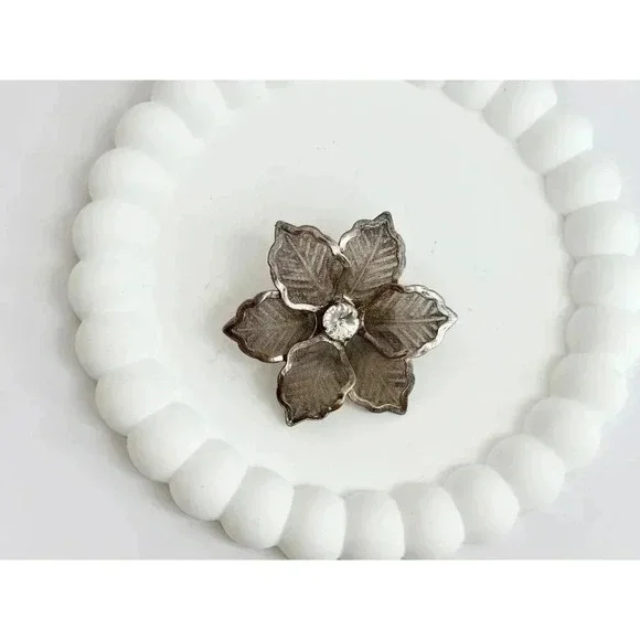 Silver Tone Rhinestone Adorned Vintage Snowflake  / Floral Brooch Pin - Picture 2 of 8